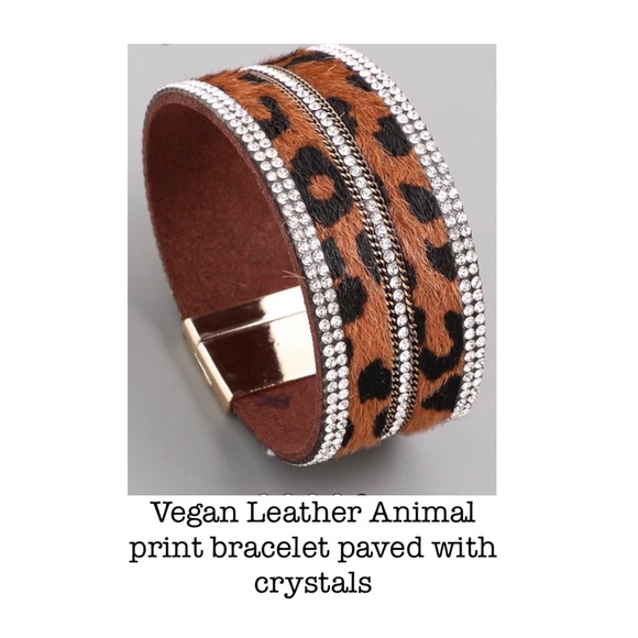 💥NEW💥 Vegan Leather Animal Print & Diamond Cuff - Picture 3 of 8